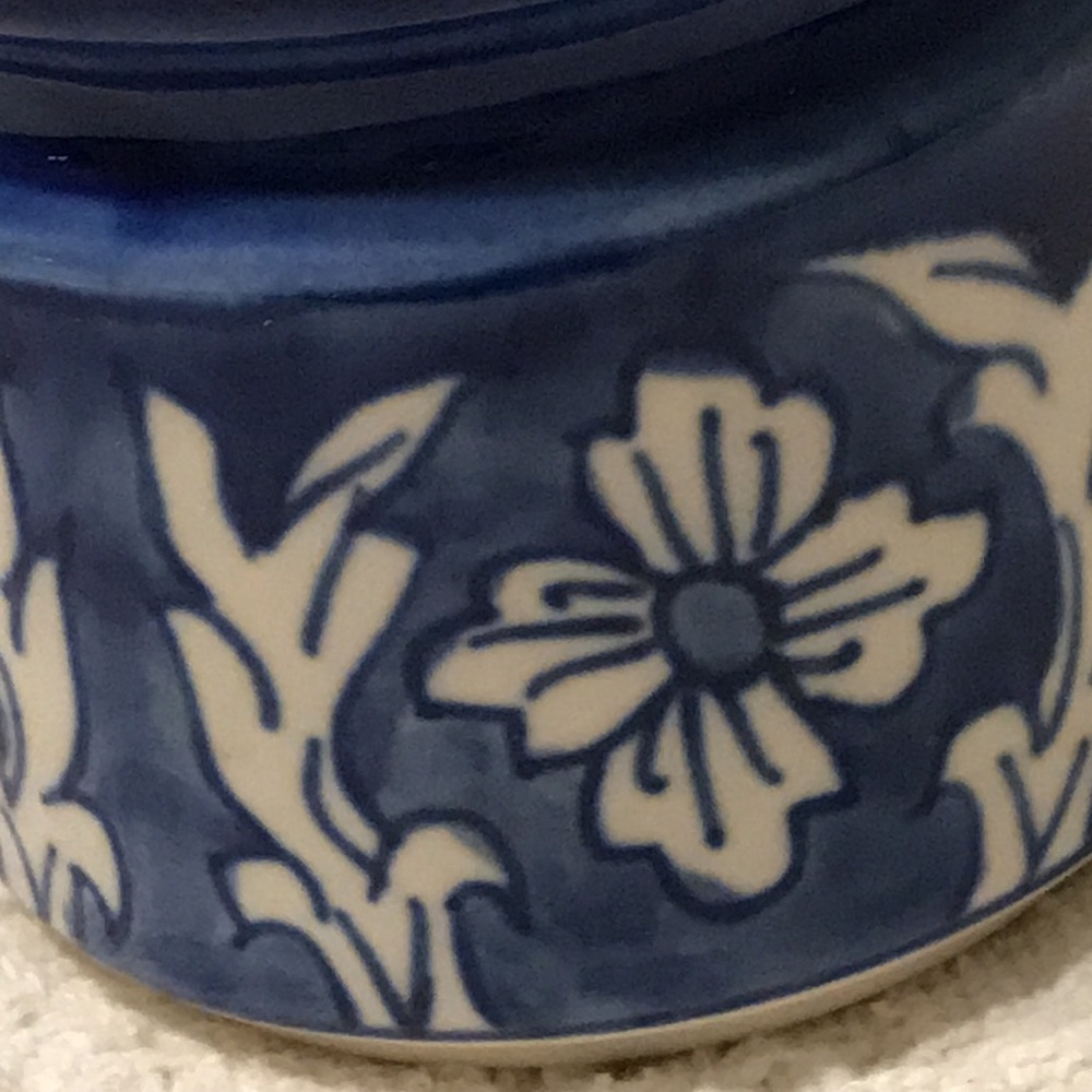 Sugar Bowl with great detail - Picture 5 of 8